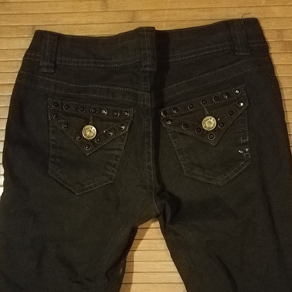 TRUE FREEDOM BLACK SKINNY JEANS